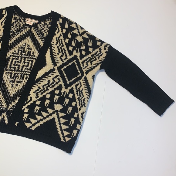 Flying Tomato Black and Cream Tribal Print Cardigan - Women’s Size Small - Picture 4 of 9